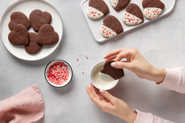 DIY Party Food Ideas: Snowman Party Food Ideas: Mini Donut Snowman — Pink  Peppermint Design