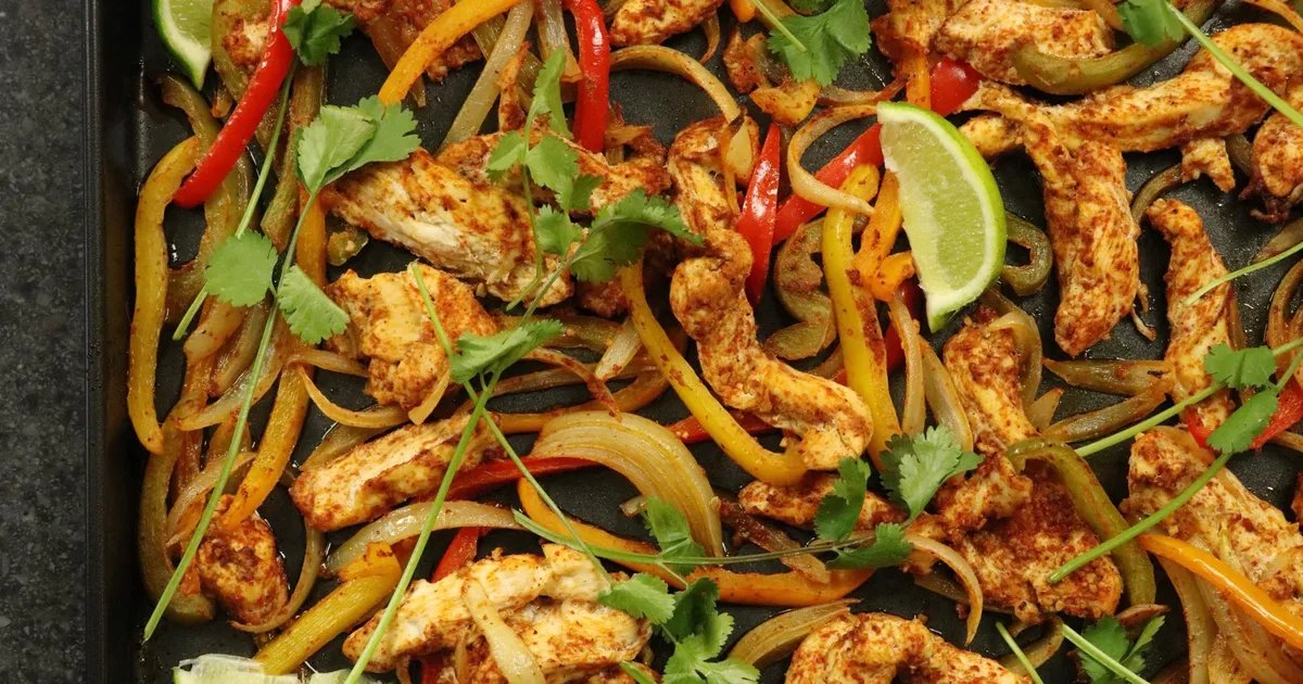 One-Pan Chicken Fajitas - Forkly