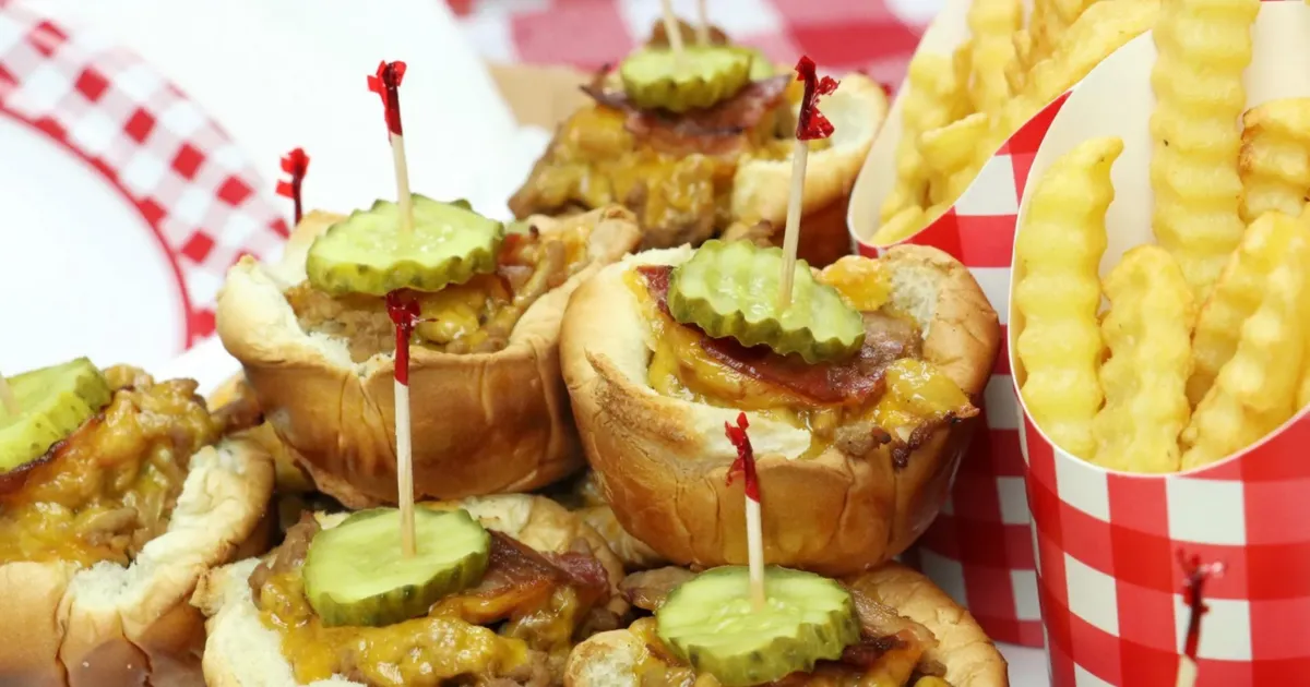 Muffin Tin Cheeseburger Cups - Forkly