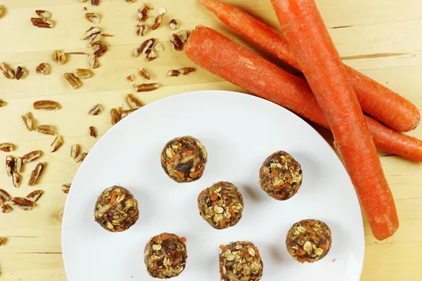 Carrot Cake No-Bake Snack Bites