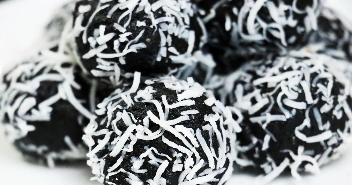 Coconut Brownie Batter Energy Bites - Forkly