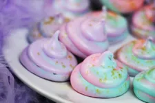 Easy Unicorn Poop Meringues ? ?