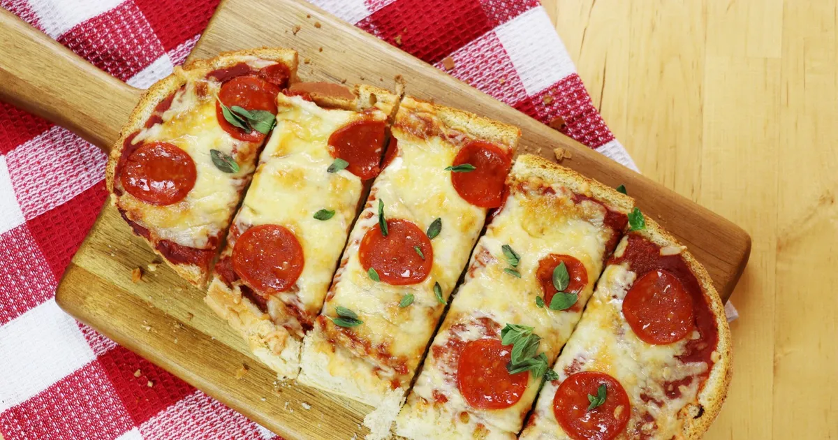 French Bread Pizza - Forkly
