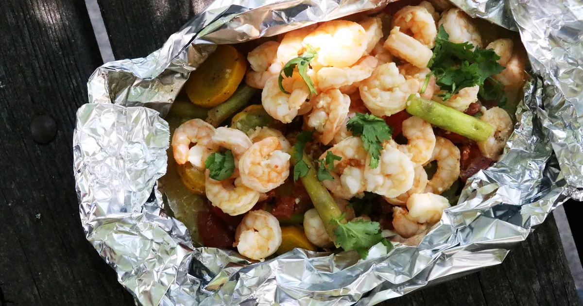 Quick And Easy Lemon Garlic Foil Packet Shrimp - Forkly