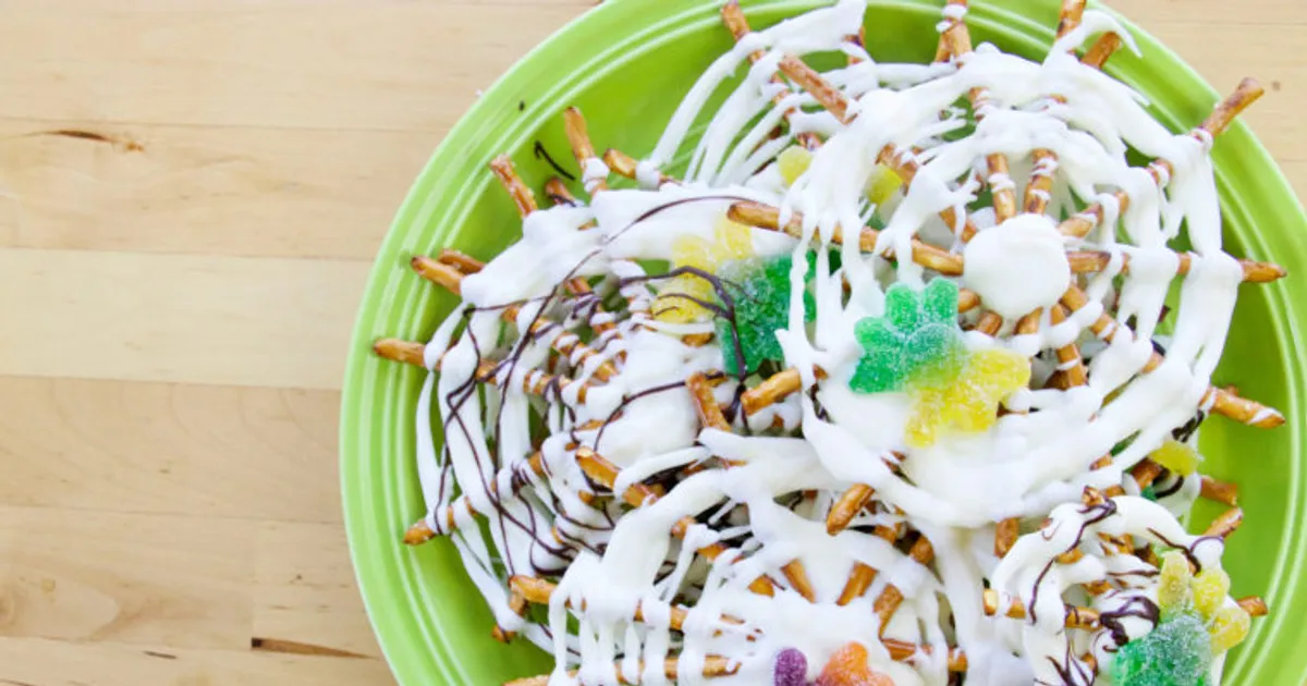 Easy 3-Ingredient Spooky Pretzel Spiderwebs - Forkly