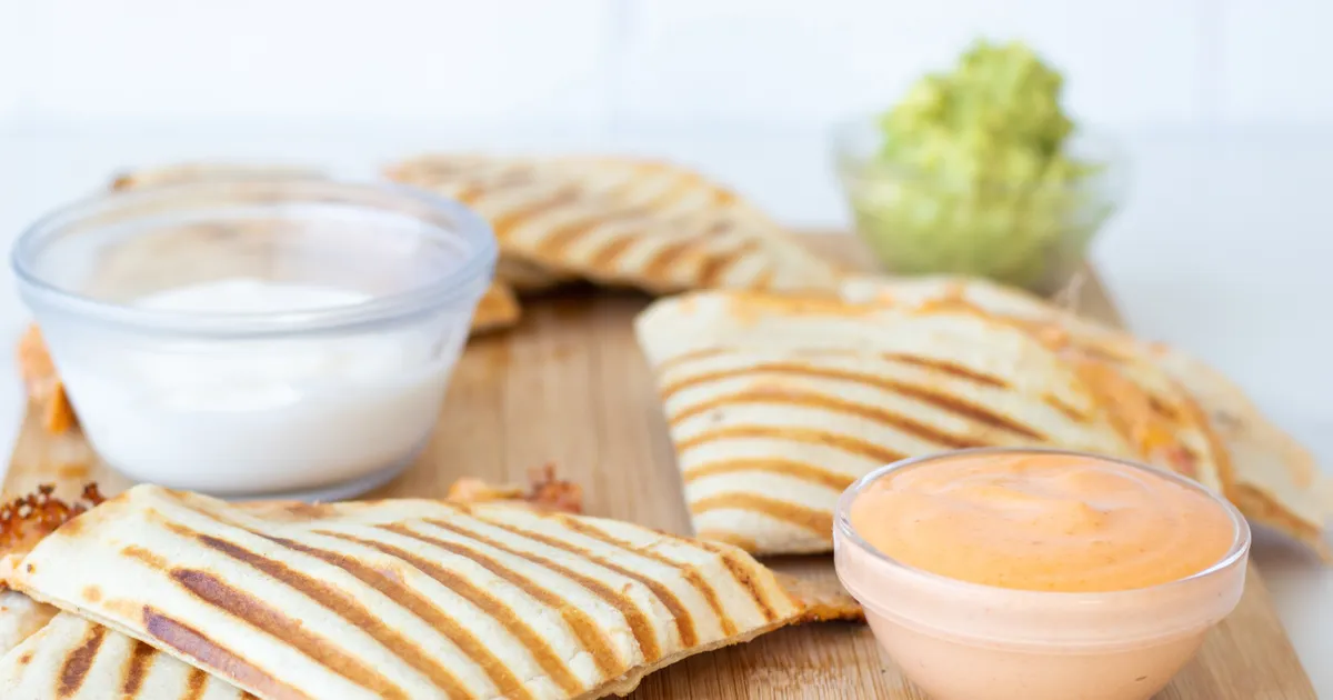 5-Ingredient Copycat Chipotle Burrito Sauce - Forkly
