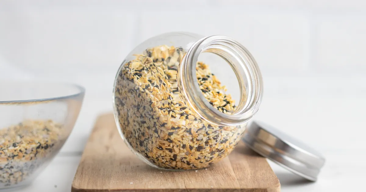 Copycat Trader Joe's Everything But The Bagel Seasoning - Forkly