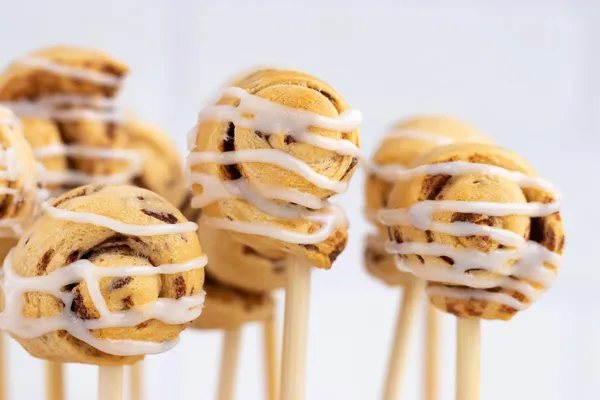 Super Simple Mini Cinnamon Bun Pops