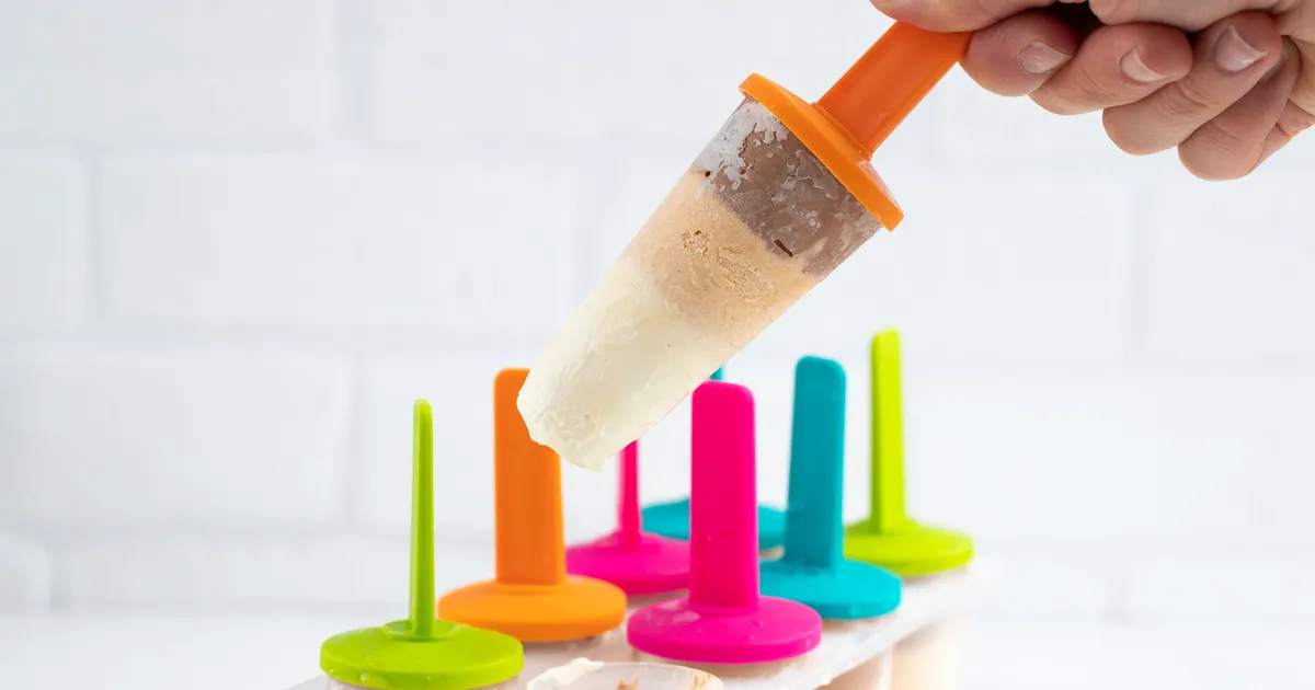 3-Ingredient Pudding Cup Rocket Popsicles - Forkly